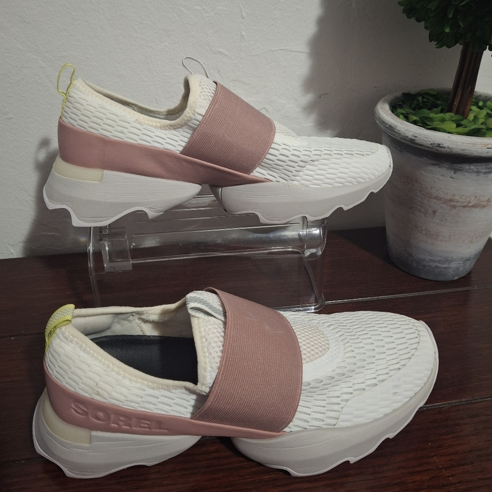 Sorel Kinetic Impact Women's Pink and White Sneakers Size 9.
